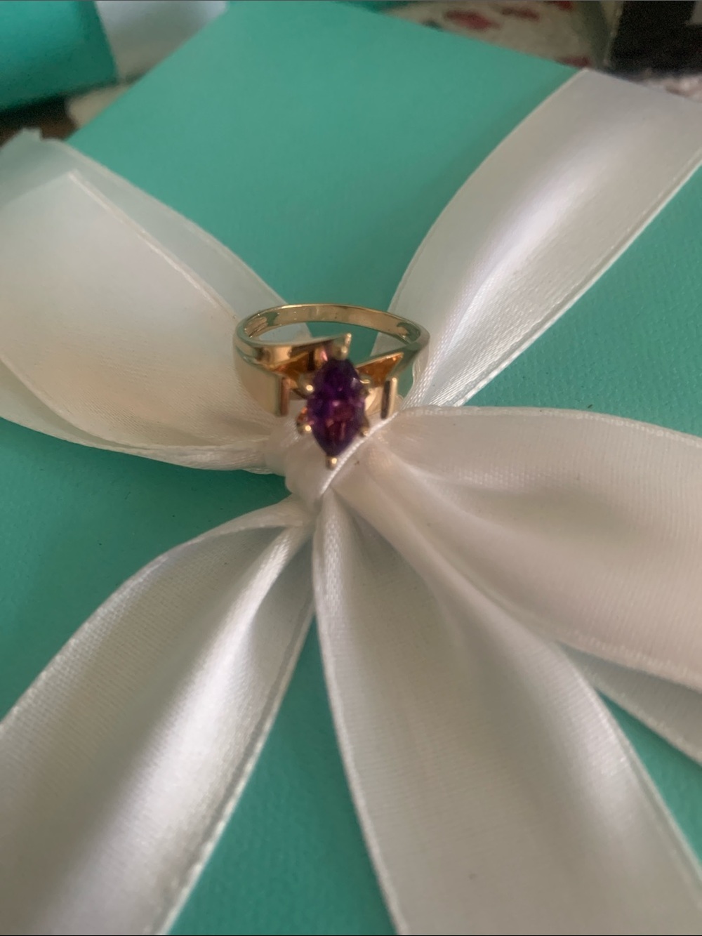 Vintage solid gold ring with real amethyst stone